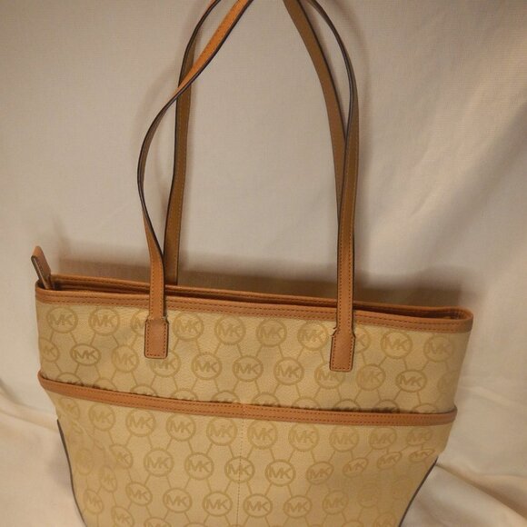 Michael Kors Canvas Signature Shoulder Bag. - Picture 11 of 11